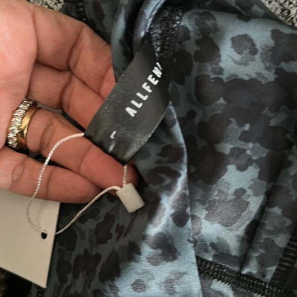 ALLFENIX Leopard Leggings and Bra Large - Picture 5 of 7